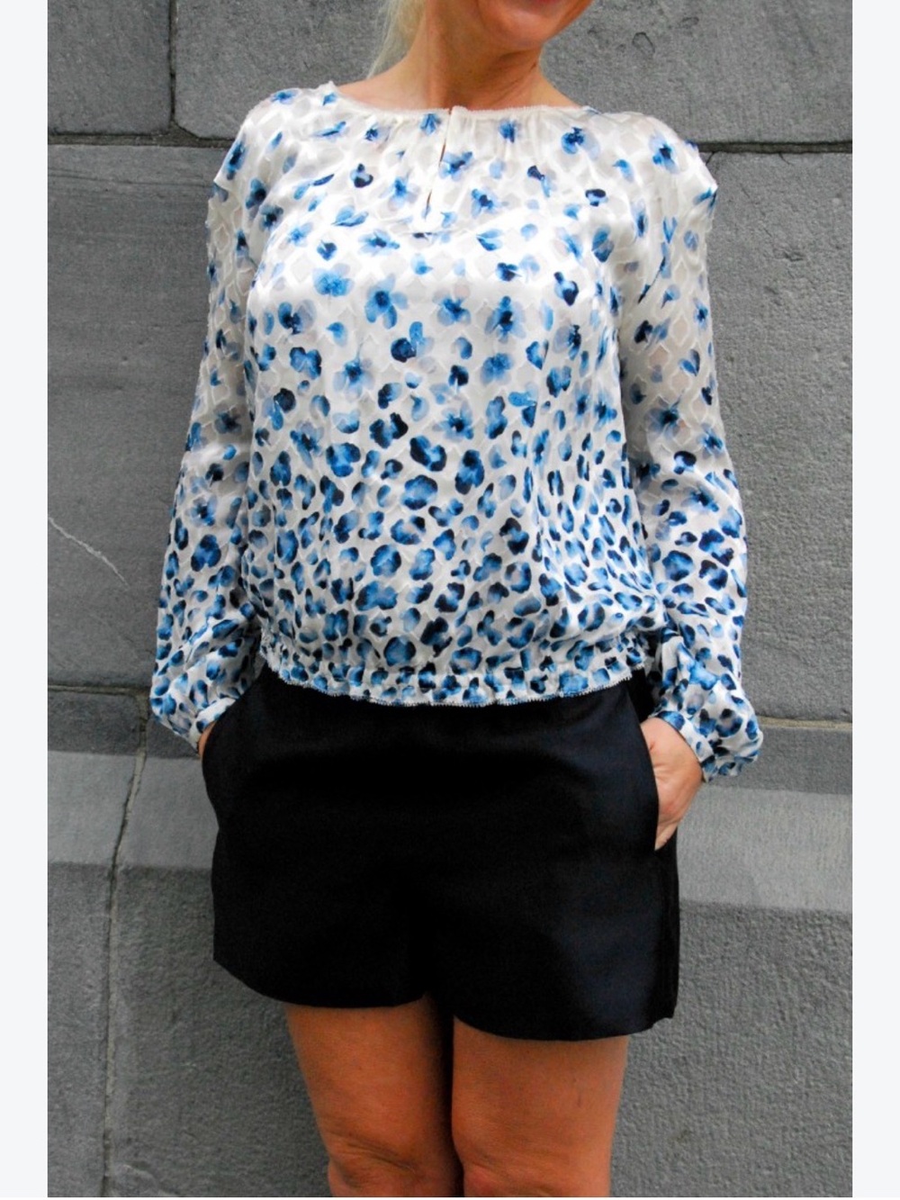 Tory Burch Blue Floral Print Long-Sleeve 100% silk blouse elastic gather waist
